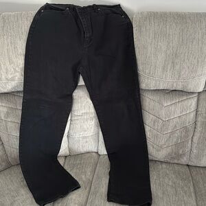 Color: Black 




(1B)